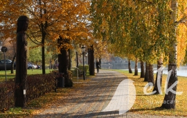 Ełk jesienią  Promenda rzeźby królów polskich