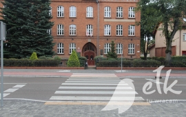 Refurbished lanes and pedestrian crossings in urban space