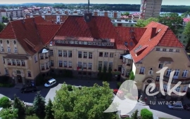 Die Regierung der Stadt Ełk unterstützt Sanierung einer Schule in Charzynie