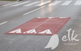 Installation of speed bumps on the street Tuwim in ełk